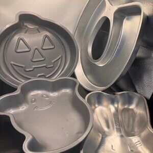 Cake Pan Molds, Pumpkin, Horse Shoe, Ghost and Bunny -Holiday collection